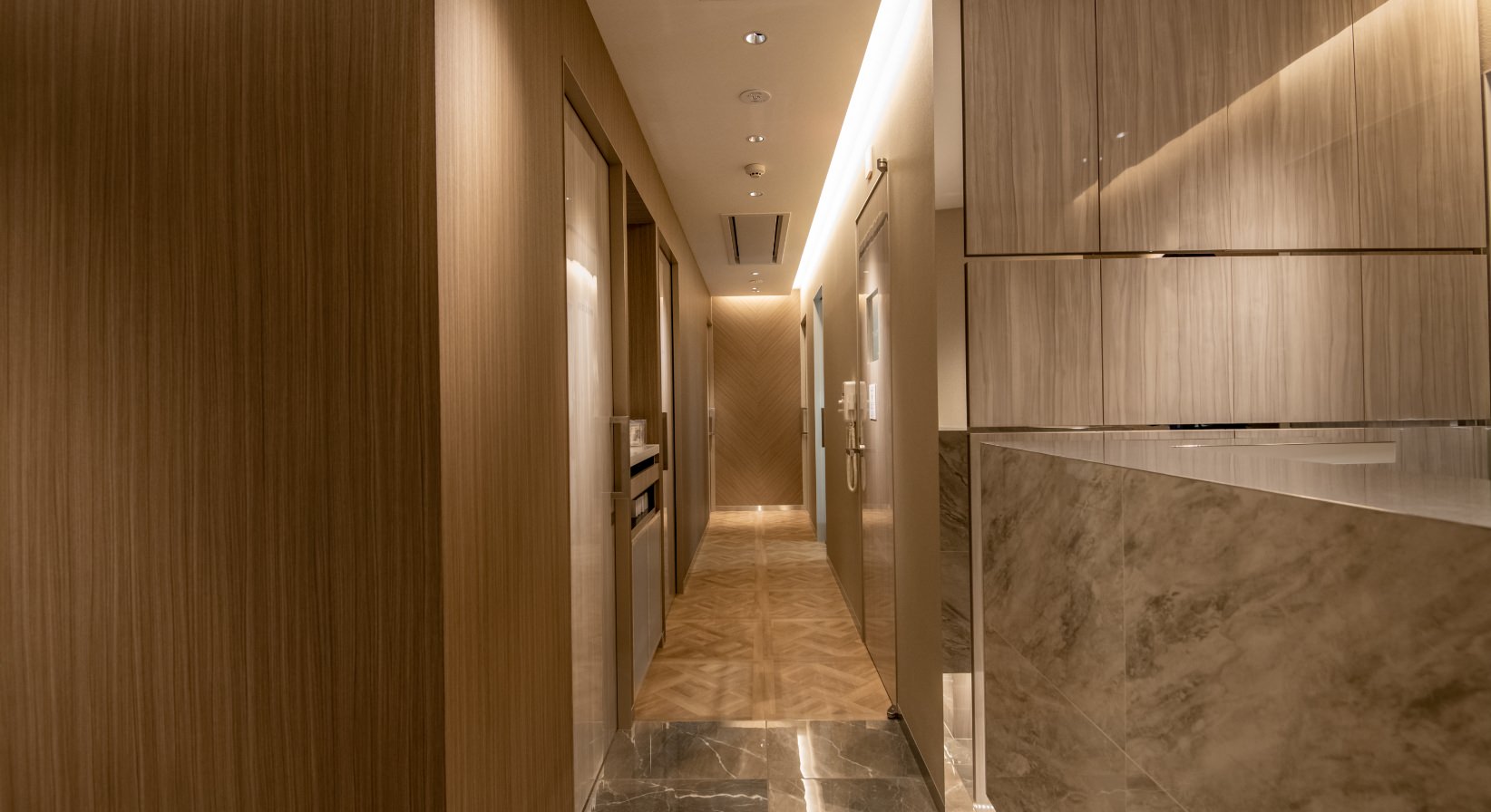 港区麻布・西麻布の歯医者・矯正歯科「ココロデンタル西麻布」|ココロデンタル西麻布の通路